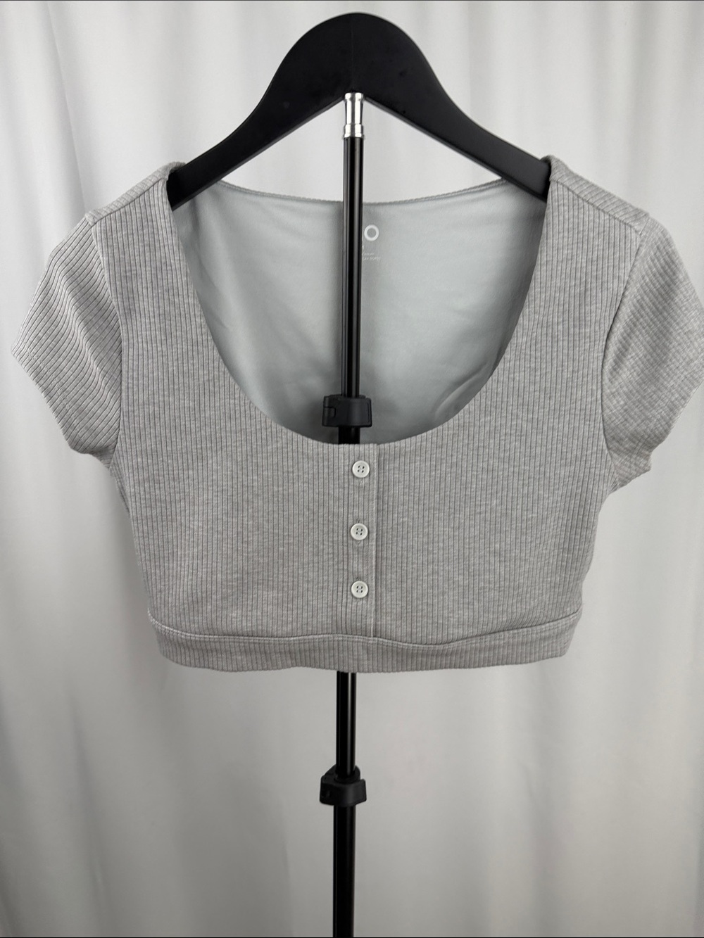 Alo Yoga Gray Ribbed Button Front Crop Top – Medium